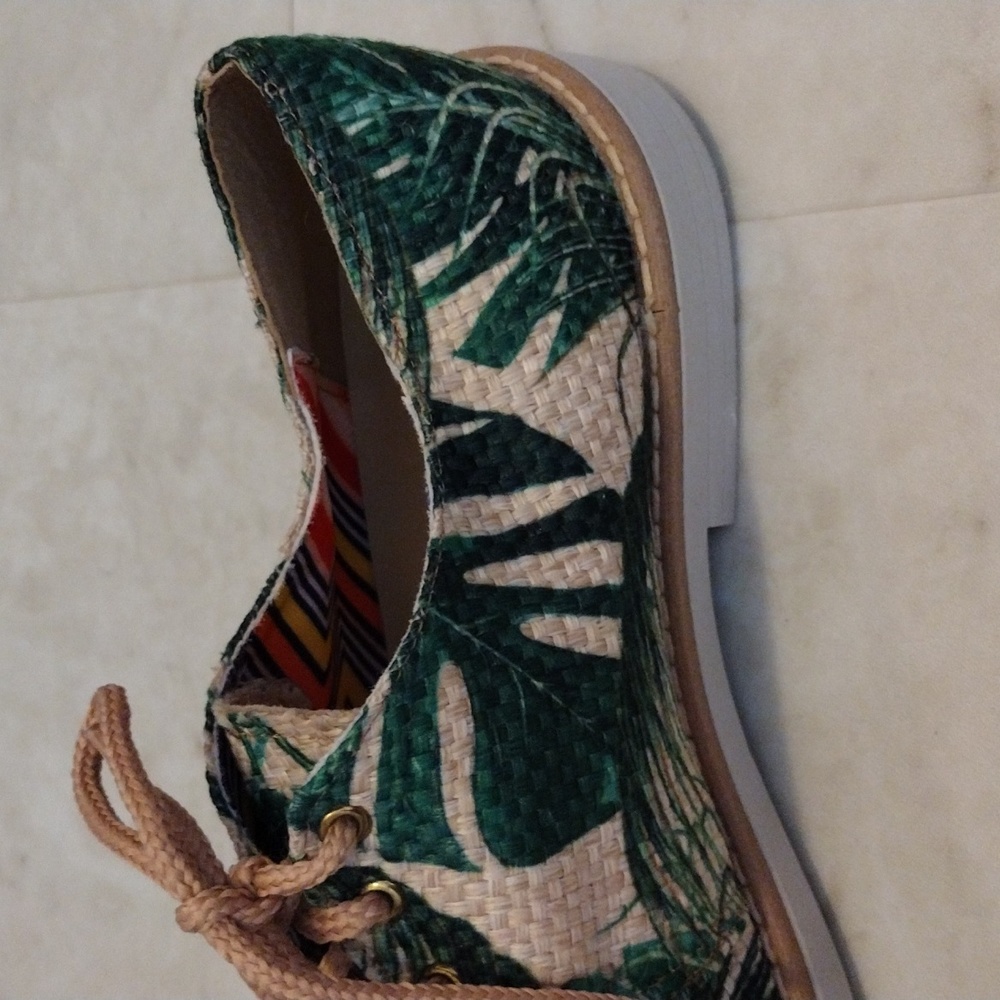 Fly Soles shoes. - Picture 4 of 7
